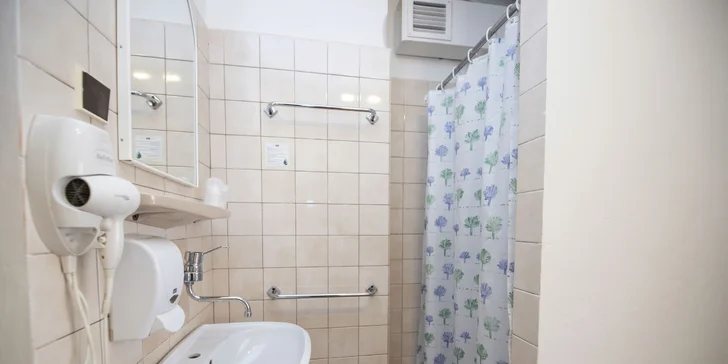 I u standardních pokojů je vlastní koupelna s toaletou.