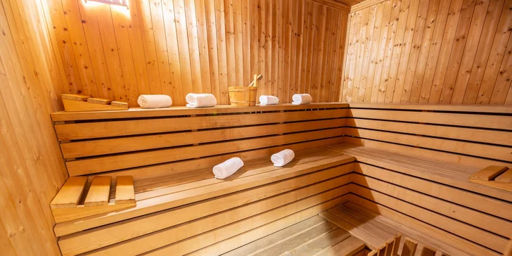 Dvě varianty zahrnují hodinový vstup do privátního wellness. V rámci všech variant pro vás platí 10–20% sleva na další vstupy.  Ve wellness je finská sauna, vířivka a odpočinková zóna s lehátky. 