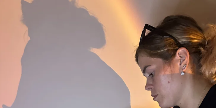 Technikou Gua Sha se zvýší prokrvení a pleť získá zdravější vzhled. 