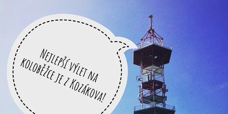 Koloběžkobus vás vyveze na Kozákov, kde můžete vystoupat na rozhlednu a pak už frčet z kopce. 