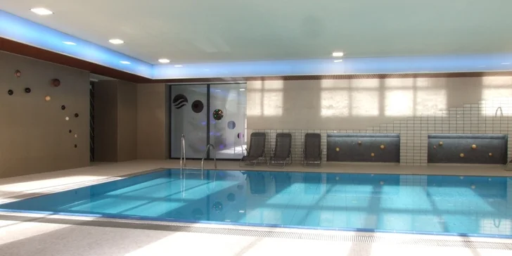 Ve wellness najdete saunu, vířivku a bazén. 