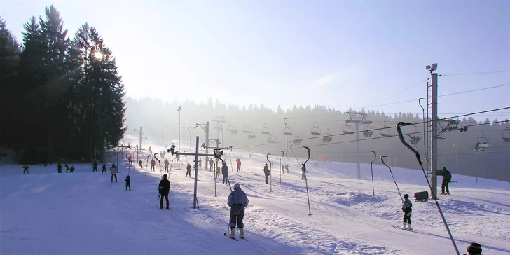 V okolí sa nachádza aj lyžiarske stredisko Jasenská dolina.