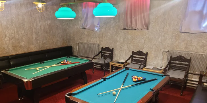 Samozřejmě nechybí ani relaxační zóna s elektrickými svíčkami. 
