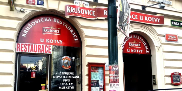 Vchod do restaurace z ulice Spálená