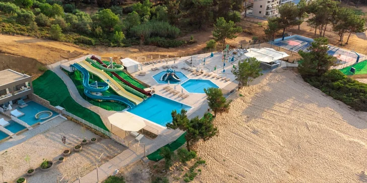 Hotel se nachází přímo na Tripiti, jedné z nejkrásnějších pláží Thassosu.