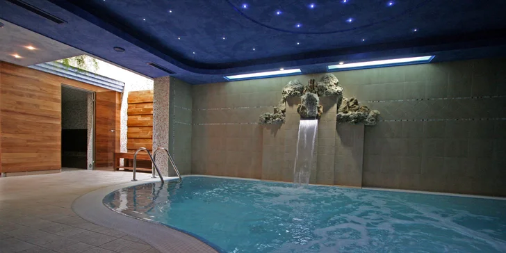 Ve wellness budete relaxovat třeba v hydromasážním bazénu. 