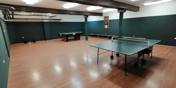 V tělocvičně si můžete zahrát i pingpong.
