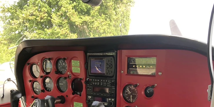 Palubní deska letadla Cessna207