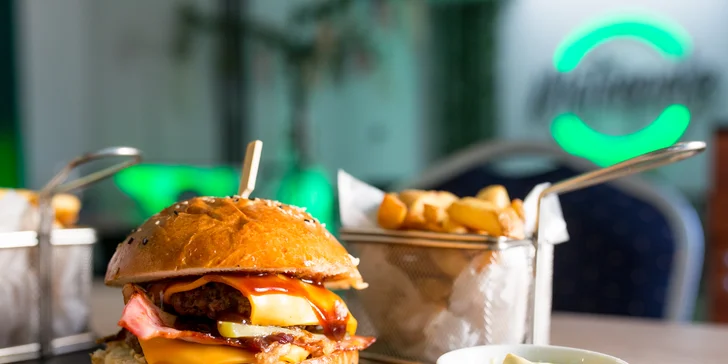 Pre milovníkov ostrejších chutí je tu Jalapeño burger s pikantnou majonézou a chilli omáčkou.