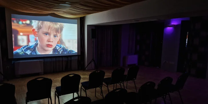 Jeho součástí je i kino.