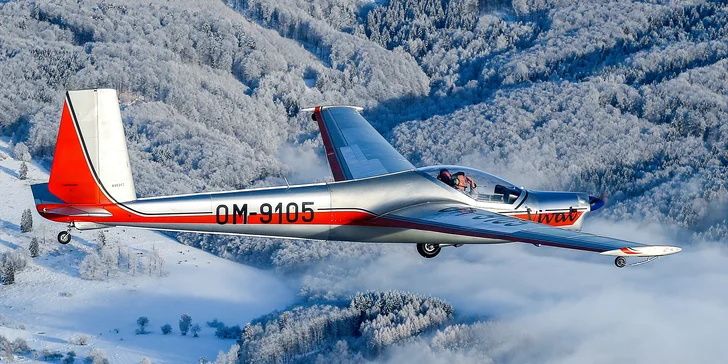 Poznávací let vetroňom LET L-13 SE VIVAT so známym akrobatickým pilotom