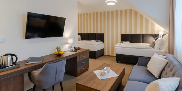 Apartmán a suite nabízí prostorný balkón s posezením. 