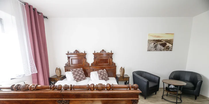 Dvojlůžkový pokoj s manželskou postelí