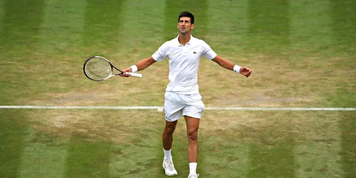 To nejdůležitější je samozřejmě tenis! Dostanete vstupenku na 3. hrací den (1. 7. od 12:00) na centrální dvorec (fialové sektory).