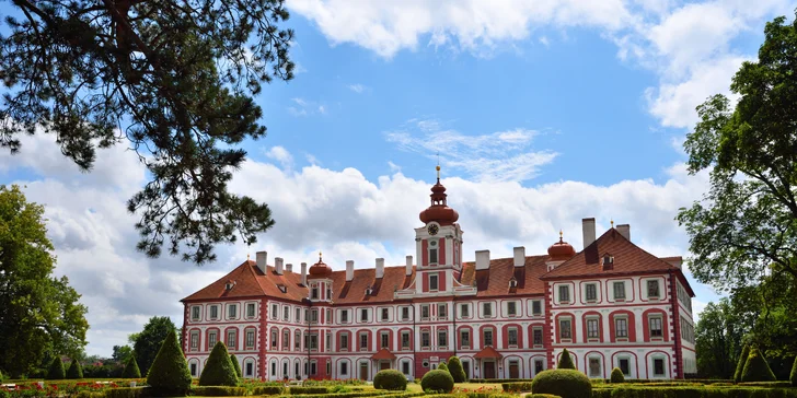 Ve volném čase vyrazte na výlet – třeba na jeden z blízkých hradů a zámků v okolí. Například krásné Mnichovo Hradiště.
