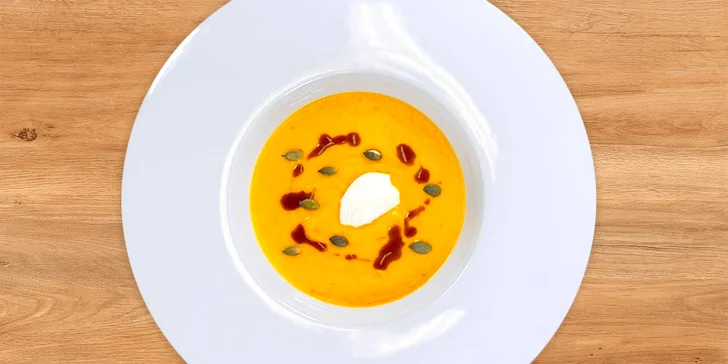 Podávat se bude šestichodové menu, jako polévku dostanete dýňový krém se zakysanou smetanou.