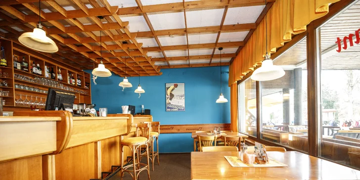 V místní restauraci si pochutnáte.