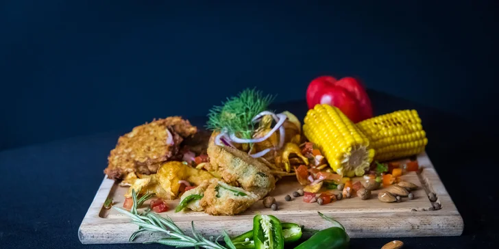 Těšte se na mexické dobroty, žebra, křídla i vegetariánské speciality. Z menu si vybetete cokoli v hodnotě 1300 nebo 1400 Kč. 
