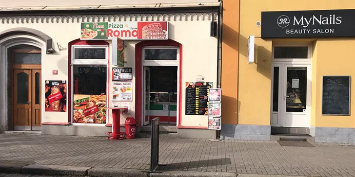 Těšit se můžete na 120 g masa, salát a dresing.