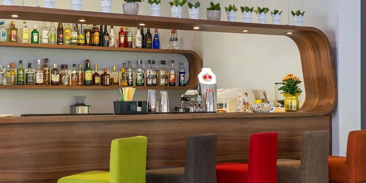 Nechybí tu ani bar, ve kterém si příjemně posedíte u sklenky dobrého pití. 