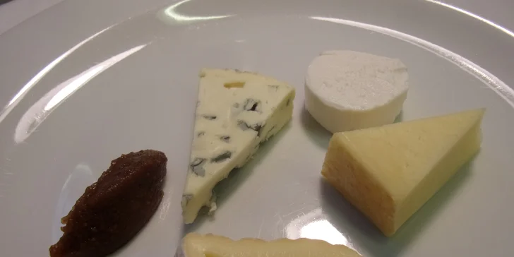 V menu nechybí výběr sýrů, kromě španělských zkusíte i francouzské.