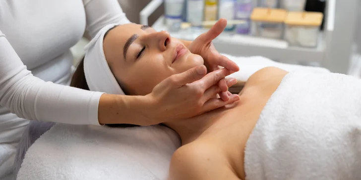 Pleťové ošetrenia pre dámy: Hĺbkové ošetrenie, Vitamín C, Chemický peeling