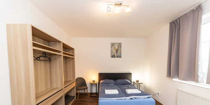 Pokoje jsou elegantně zařízené.
