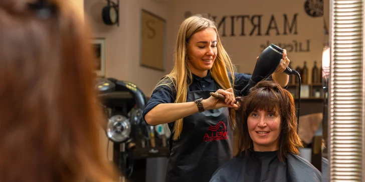 Strih s fúkanou a stylingom, farbenie, melír, balayage alebo rekonštrukčná kúra