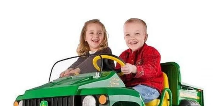 Vyzkoušet si můžete čtyřkolku Corral Trex, traktor s vlečkou John Deere Grand Force nebo John Deere Gator HPX - velký traktor. 

