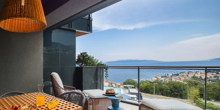 Ku každému apartmánu patrí tiež balkón.