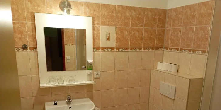 Každý pokoj má vlastní koupelnu. 
