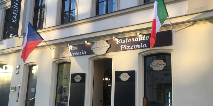 Pizzerii najdete blízko metra Křižíkova.