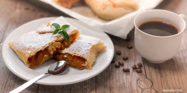 Doplňte energii v Cafe In: káva či čaj a jablečný závin pro 1 či 2