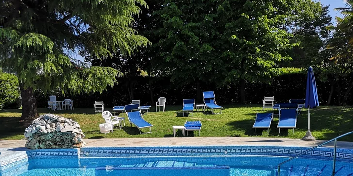 Po celou dobu pobytu můžete využívat venkovní termální bazén s vířivkami i krytý termální bazén s lehátky a slunečníky (dle dostupnosti). 