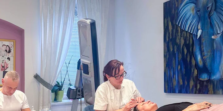 Pronikněte do světa kosmetiky a profesionální péče na certifikovaném kosmetickém kurzu u Bc. Jitky Nagyové.