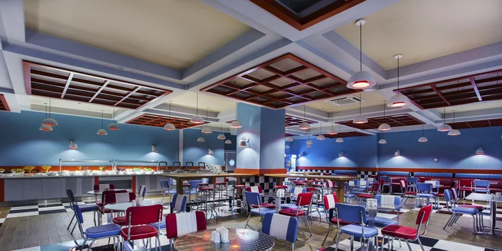 Italská a grill restaurace nabízejí jednou za pobyt stylovou večeři à la carte v ceně.
