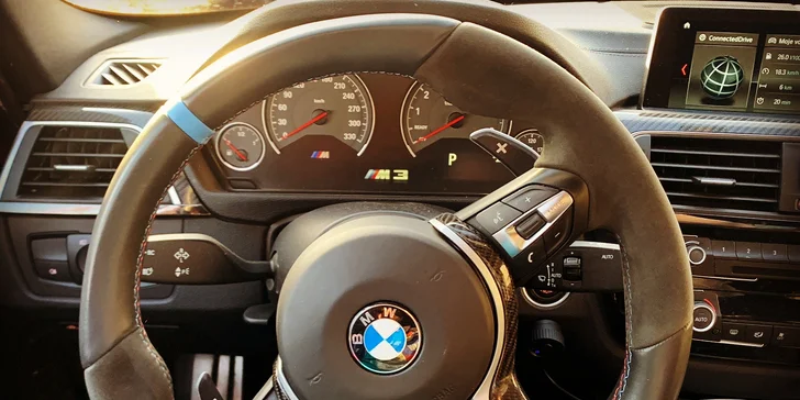 Vyzkoušet si můžete sprinty na 1/4 míle, kilometrový adrenalin nebo zažít rychlost přes 300 km/h. 
