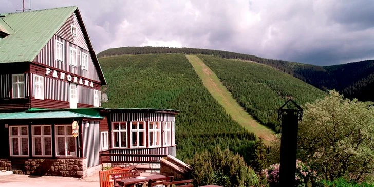V útulném hotelu Panorama vás přivítají s otevřenou náručí.