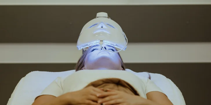 Po ošetrení tváre vašu pleť upokojí LED svetelná maska