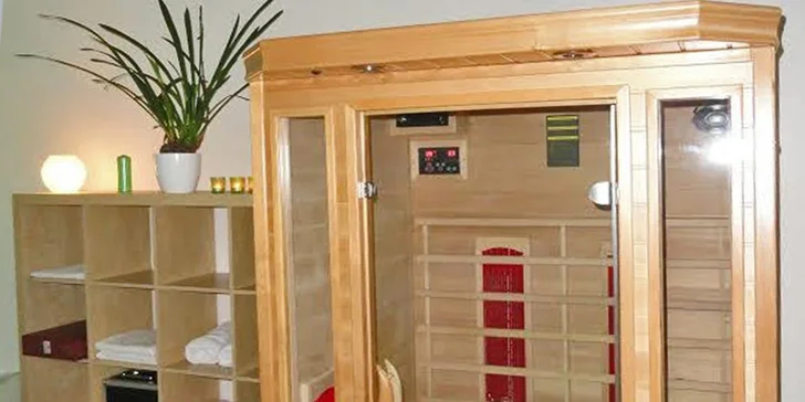 V salonu je i infrasauna, kde se před samotnou masáží můžete za příplatek prohřát.