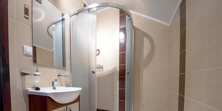 Všechny apartmány i pokoje mají vlastní sociální zařízení.