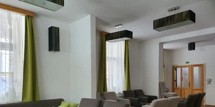 Posedieť môžete v spoločných priestoroch.