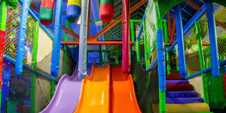 Na rozlohe 1 350 m² čaká trojposchodová multifunkčná preliezačka plná prekvapení.
