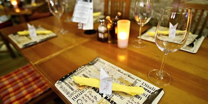 Restauraci najdete v zákoutí Týnského chrámu u Staroměstského náměstí.