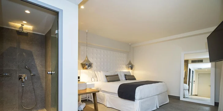 Na výběr je několik 2lůžkových pokojů či apartmá.