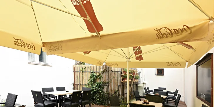 Restaurace Plachta má vlastní terásku.