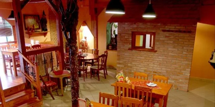 Na šťavnatém kuřecím, vepřovém a krůtím masíčku si pošmáknete v restauraci Panoptikum.