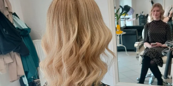 Profesionální kadeřnice vám vytvoří look přesně podle vašeho přání.