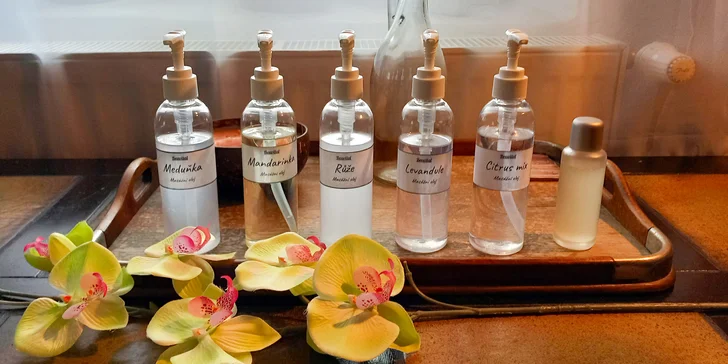 Masáž se provádí za použití aromatických olejů. 