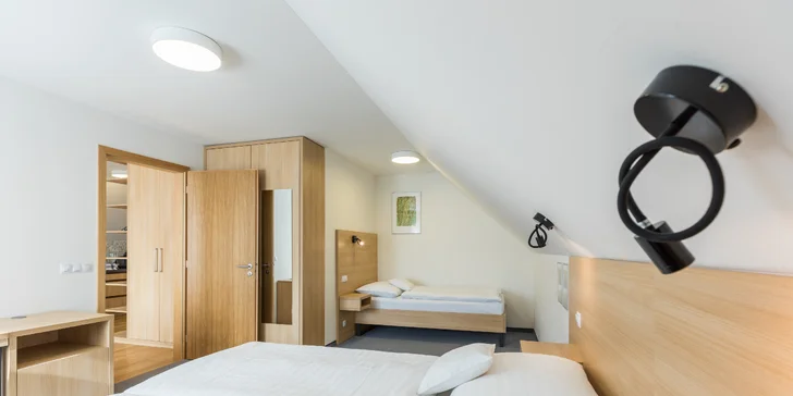 V podkroví jsou dva apartmány. 